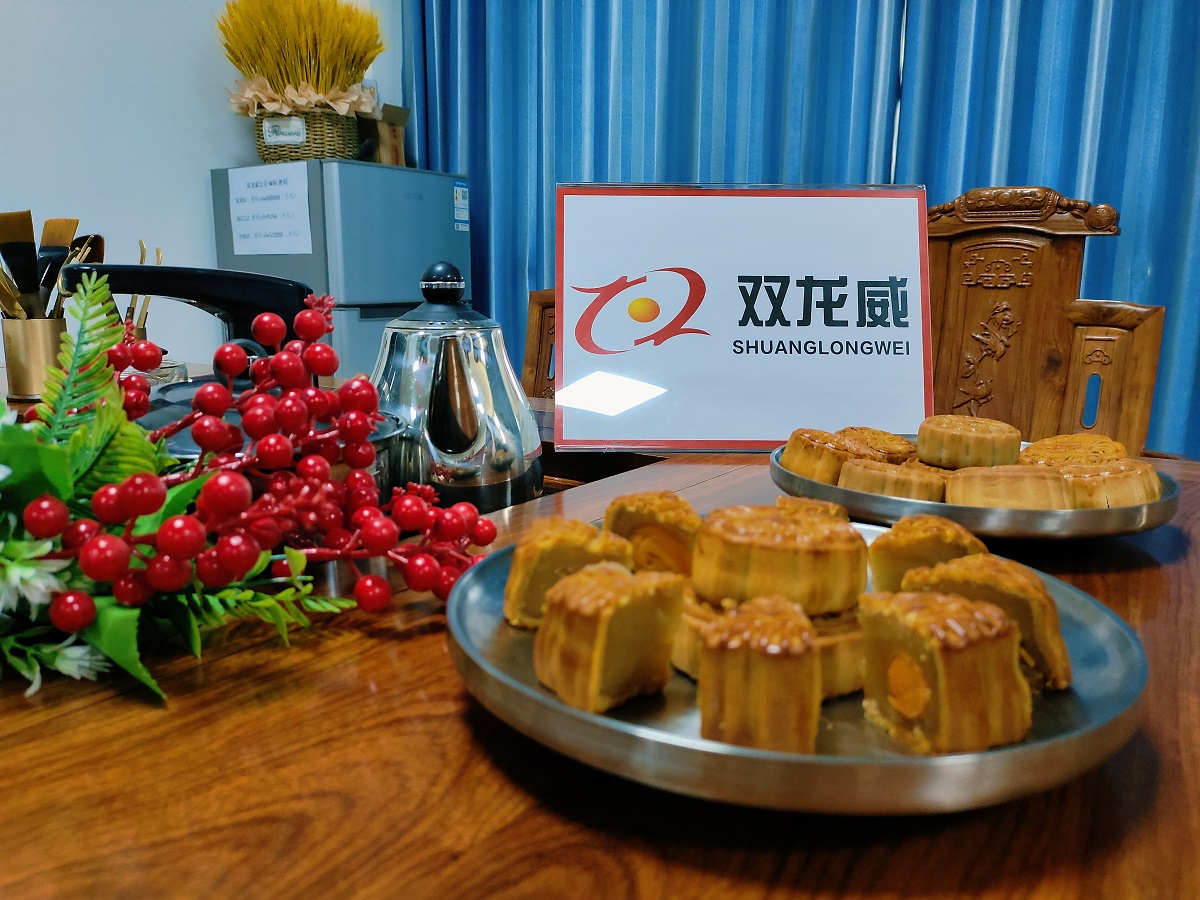 中秋快乐，祝您合家欢乐，万事皆满圆!