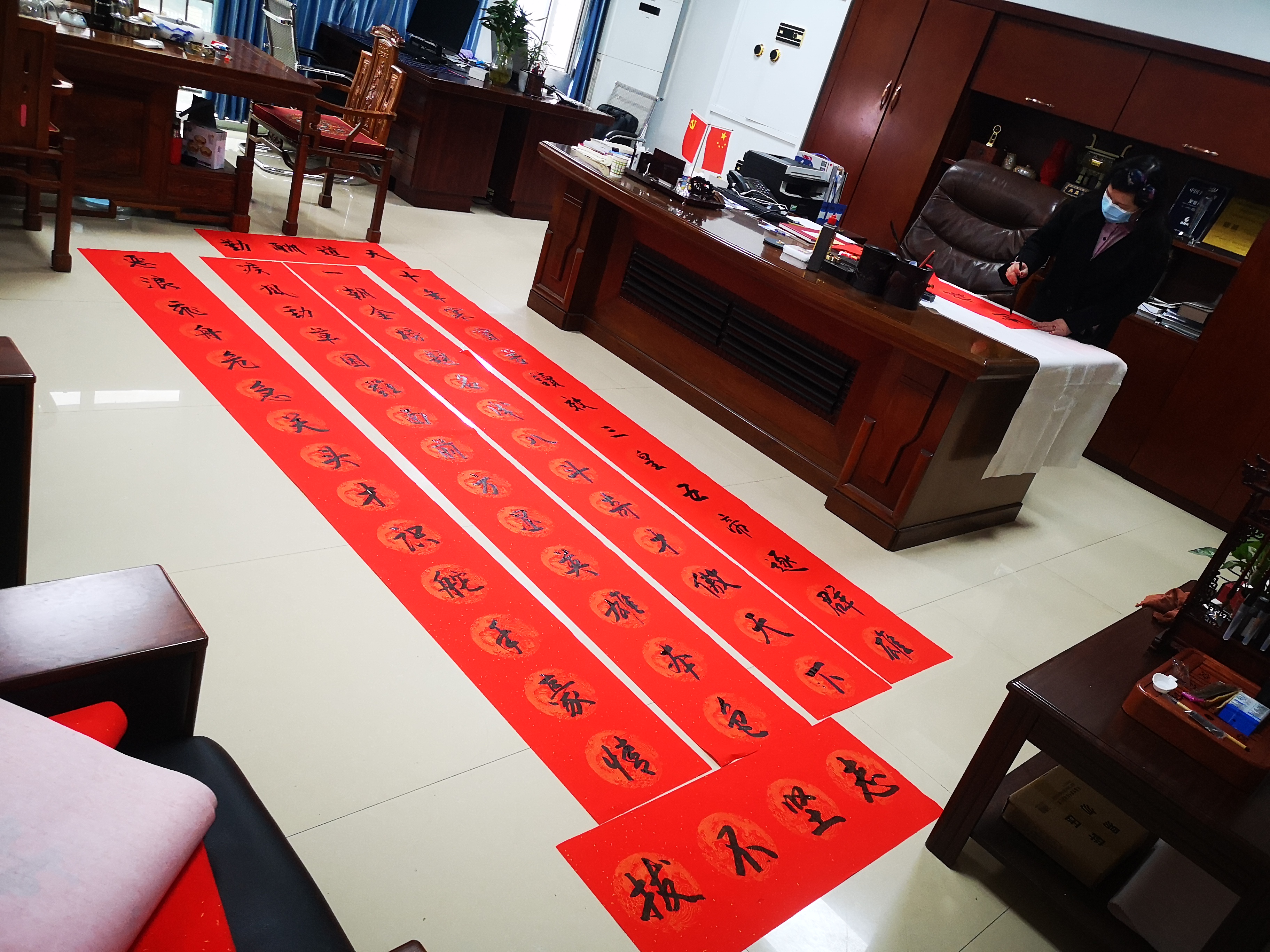 办公室人员写春联(图9)