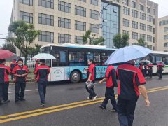 党员带头模范支持生产一线